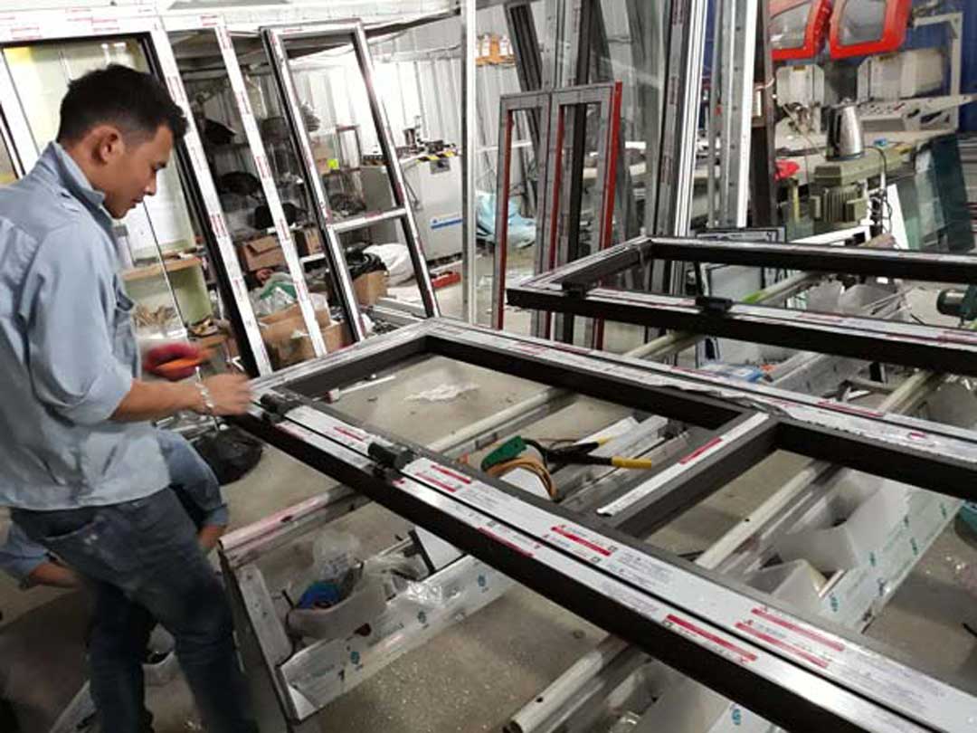 thi công lắp đặt cửa nhôm Xingfa